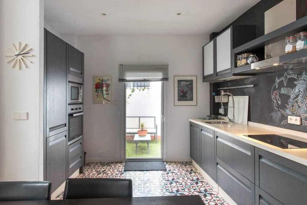 Lujoso Apartamento Con Patio En Triana Sevilla Екстериор снимка